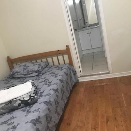 Monthly University Apartment-Elizabeth Toronto Esterno foto