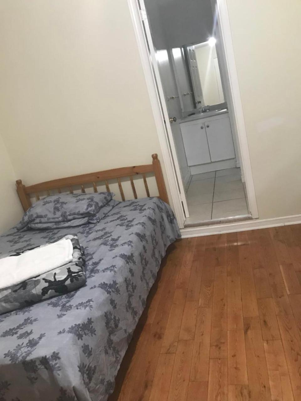 Monthly University Apartment-Elizabeth Toronto Esterno foto