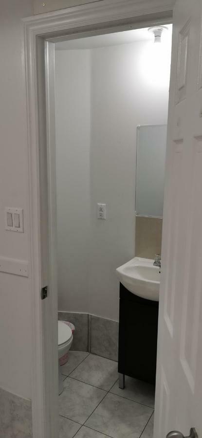 Monthly University Apartment-Elizabeth Toronto Esterno foto