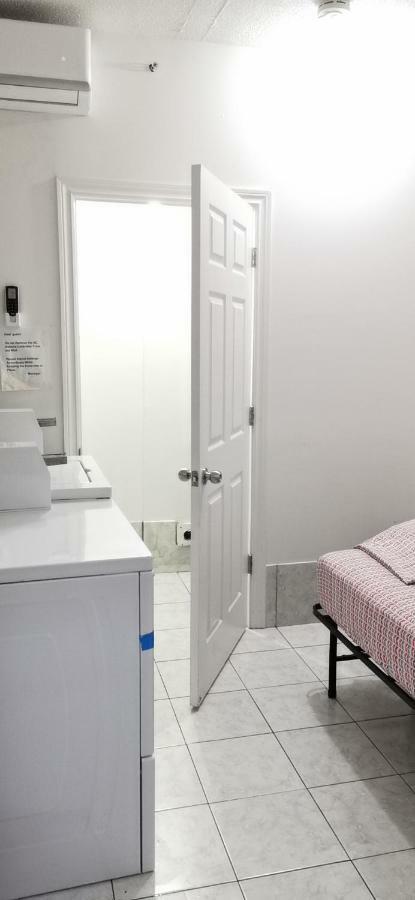 Monthly University Apartment-Elizabeth Toronto Esterno foto